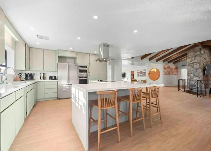 Unrivaled Views Large Uptown With Swimspa And Sauna Holiday home *