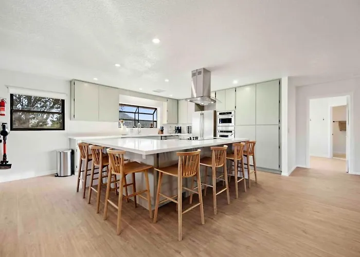 Holiday home Unrivaled Views Large Uptown With Swimspa And Sauna