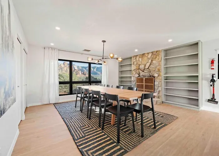 Unrivaled Views Large Uptown With Swimspa And Sauna