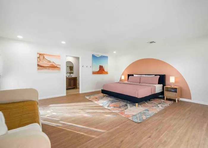 Holiday home Unrivaled Views Large Uptown With Swimspa And Sauna