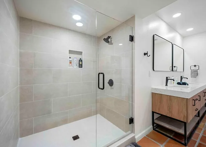 Unrivaled Views Large Uptown With Swimspa And Sauna Holiday home