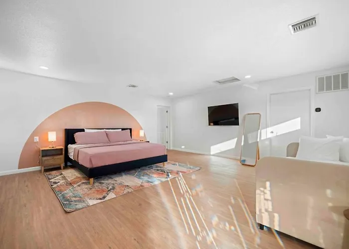 Unrivaled Views Large Uptown With Swimspa And Sauna
