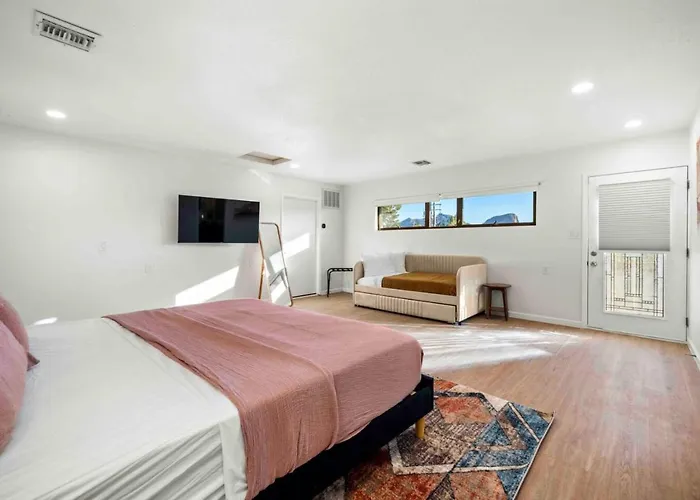 Unrivaled Views Large Uptown With Swimspa And Sauna
