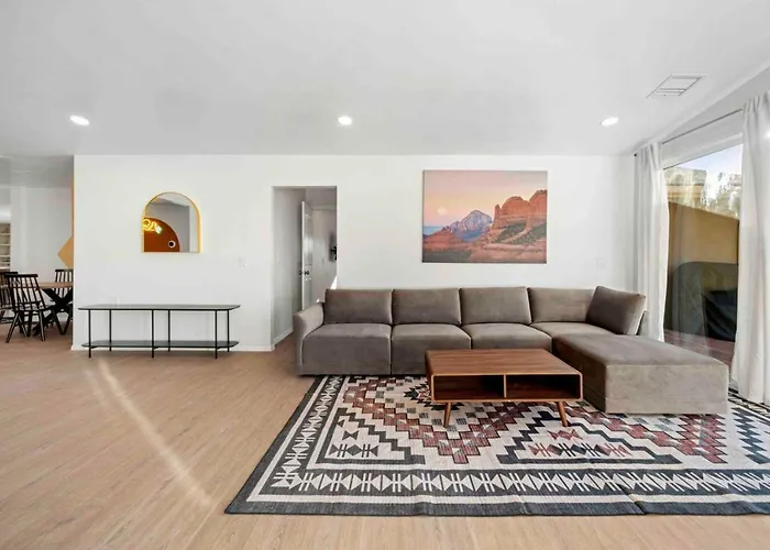 Holiday home Unrivaled Views Large Uptown With Swimspa And Sauna *