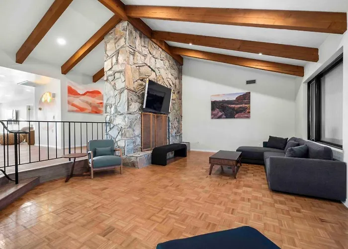 Holiday home Unrivaled Views Large Uptown With Swimspa And Sauna *