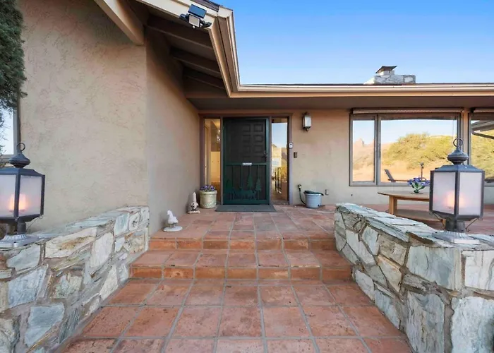 Holiday home Unrivaled Views Large Uptown With Swimspa And Sauna *