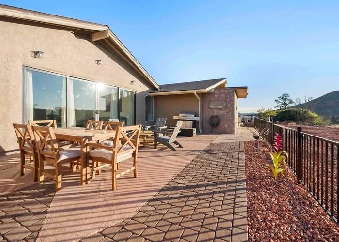 Holiday home Unrivaled Views Large Uptown With Swimspa And Sauna *