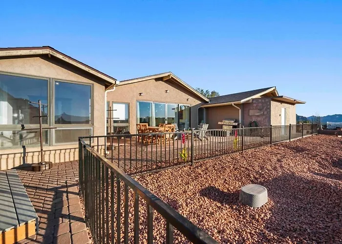 Holiday home Unrivaled Views Large Uptown With Swimspa And Sauna *